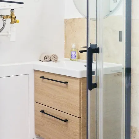 La Trilogie Choletaise Netflix, Prime Video, שולה