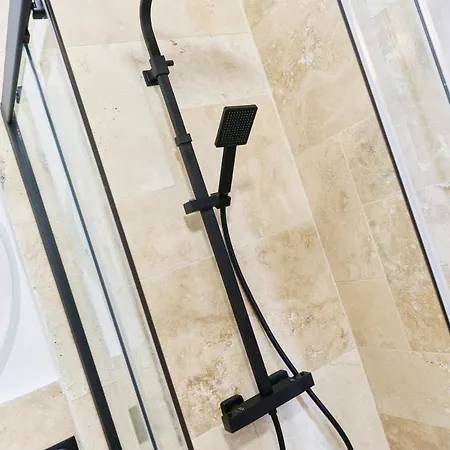 דירה La Trilogie Choletaise Netflix, Prime Video, שולה